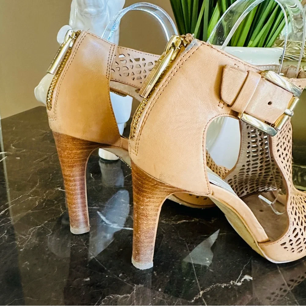 Louise et Cie Camel Peep Toe Heels Size 37 / 7B Wooden Heel